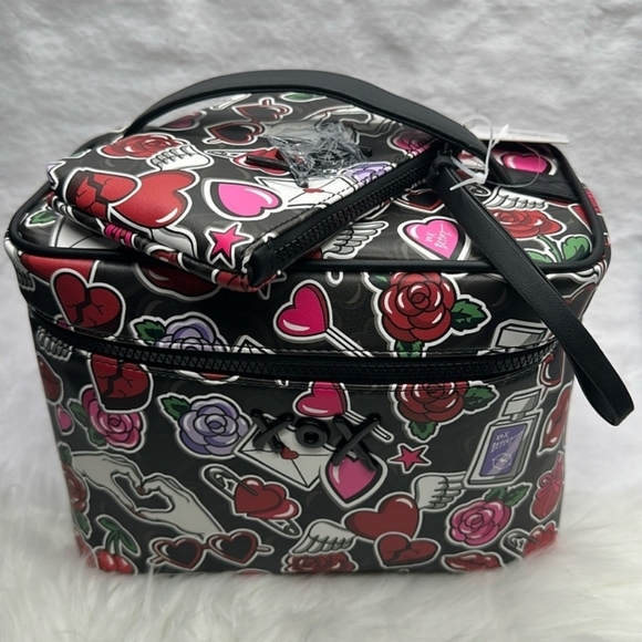 🔹️Betsey johnson🔹️ valentines print cosmetic make up  train case  extra pouch - Picture 1 of 3
